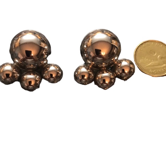 Silver tone dome earrings - Picture 4 of 4